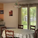 Casa de Férias Maison Tranquille Avec Jardin Et Wifi, 3 - Fr-1-336-116